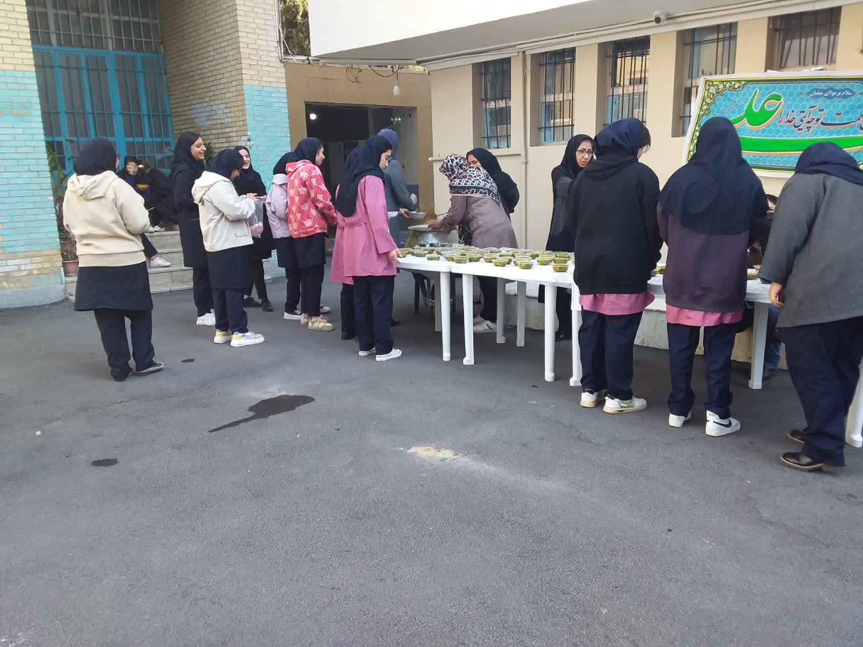 پخت آش نذری به تعداد ۷۰۰ نفر به مناسبت میلاد حضرت علی ع