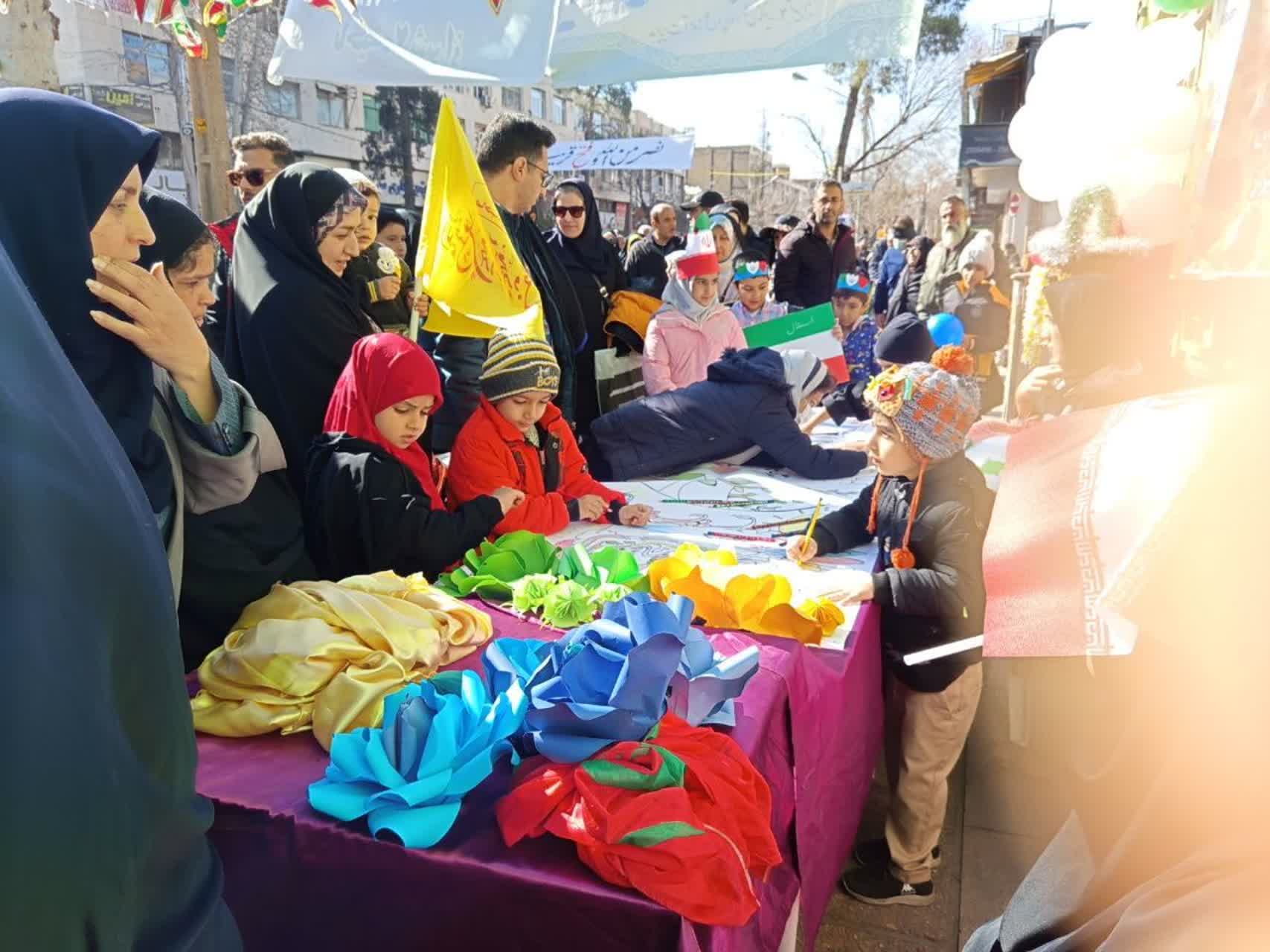 برگزاری موکب پذیرایی  ونقاشی همگانی روز۲۲ بهمن